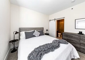 Room - Warm Home  Colorado Springs Views (Colorado Springs)