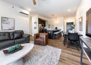 Living area - Warm Home  Colorado Springs Views (Colorado Springs)
