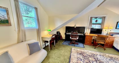 The Berkshire Music Loft at Eastview
Studio with Piano, Balcony & Mountain View