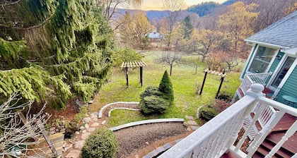 The Berkshire Music Loft at Eastview
Studio with Piano, Balcony & Mountain View
