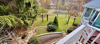 The Berkshire Music Loft at Eastview
Studio with Piano, Balcony & Mountain View