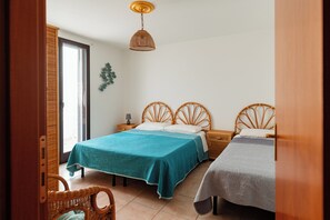 Bügeleisen/Bügelbrett, Reisekinderbett, WLAN