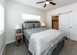 Room - Springs Dwelling with Mountain Views (Colorado Springs)