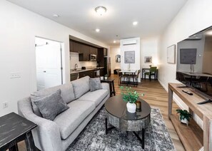 Living area - Springs Dwelling with Mountain Views (Colorado Springs)