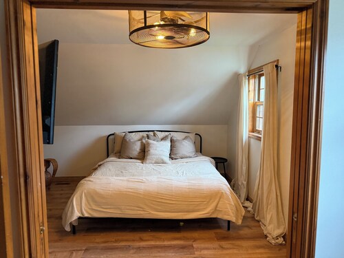 Beautiful Country Home- Only a short walk to the local beach! Lake View!