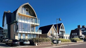 Exterior - Premium Beachfront Villa With Balcony (Egmond aan Zee)