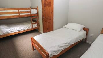 Cottage | 3 bedrooms, WiFi (free), individually decorated, individually furnished