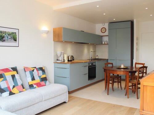 Renovated studio with quiet balcony