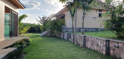 1-bedroom cottage in Sanga for your family / group getaway. 1.3km from main road