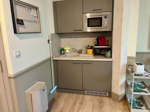 Fridge, microwave, coffee/tea maker - Chic apartment between the sea and palm trees (Hyères)