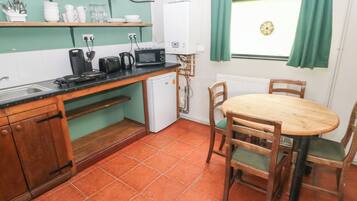 Cottage | Private kitchen | Cookware/dishes/utensils