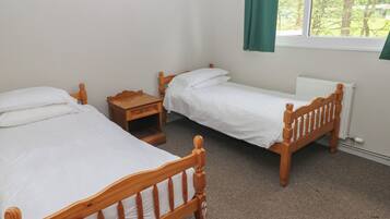 Cottage | 3 bedrooms, WiFi (free), individually decorated, individually furnished