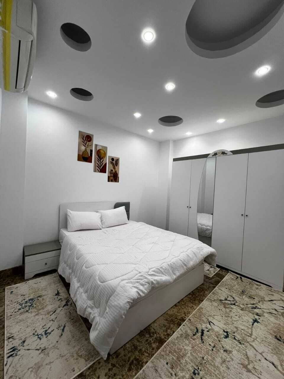 Minibar, laptop workspace, iron/ironing board (on request), WiFi (free)