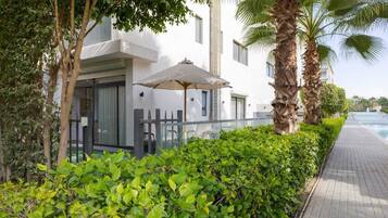 Comfort Apartment, 2 Bedrooms, Garden View | Property grounds