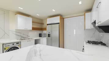 Comfort Apartment, 2 Bedrooms, Garden View | Private kitchen