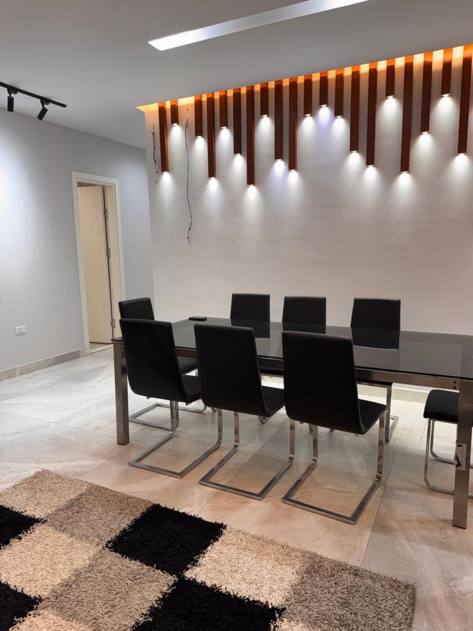 Superior Apartment, 3 Bedrooms, Lake View | Dining