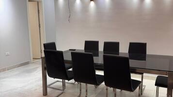 Superior Apartment, 3 Bedrooms, Lake View | Dining