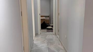 Superior Apartment, 3 Bedrooms, Lake View | Interior