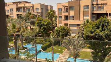 Superior Apartment, 3 Bedrooms, Lake View | Interior