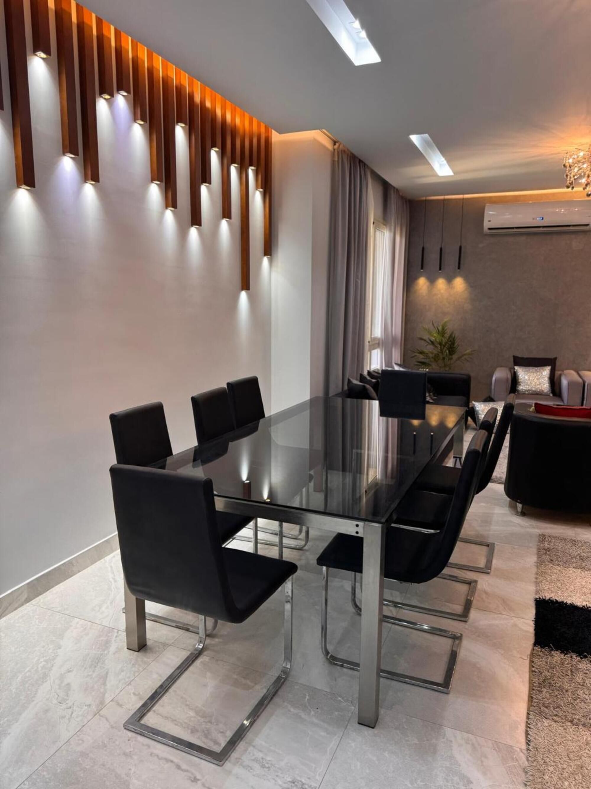 Superior Apartment, 3 Bedrooms, Lake View | Dining