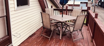 2-bedroom apartment in Village of Ellicottville perfect for your getaway.