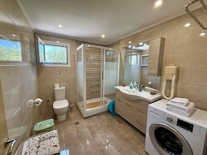 Leilighet – deluxe, balkong, byutsikt | Bad