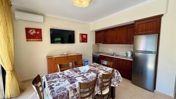 Deluxe resortwoning, balkon, uitzicht op bergen | Woonruimte