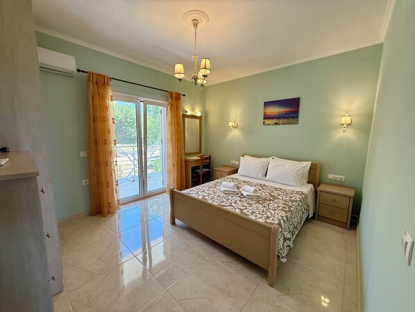Family House, 2 Bedrooms, Balcony, City View - Thomas apartments Corfu (Corfu)
