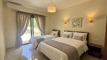 Luxury Villa, Lanai, Bay View | In-room safe, soundproofing, free WiFi, bed sheets