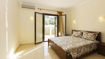 Deluxe Townhome, Balcony, Mountain View