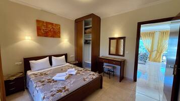 Deluxe Townhome, Balcony, Mountain View