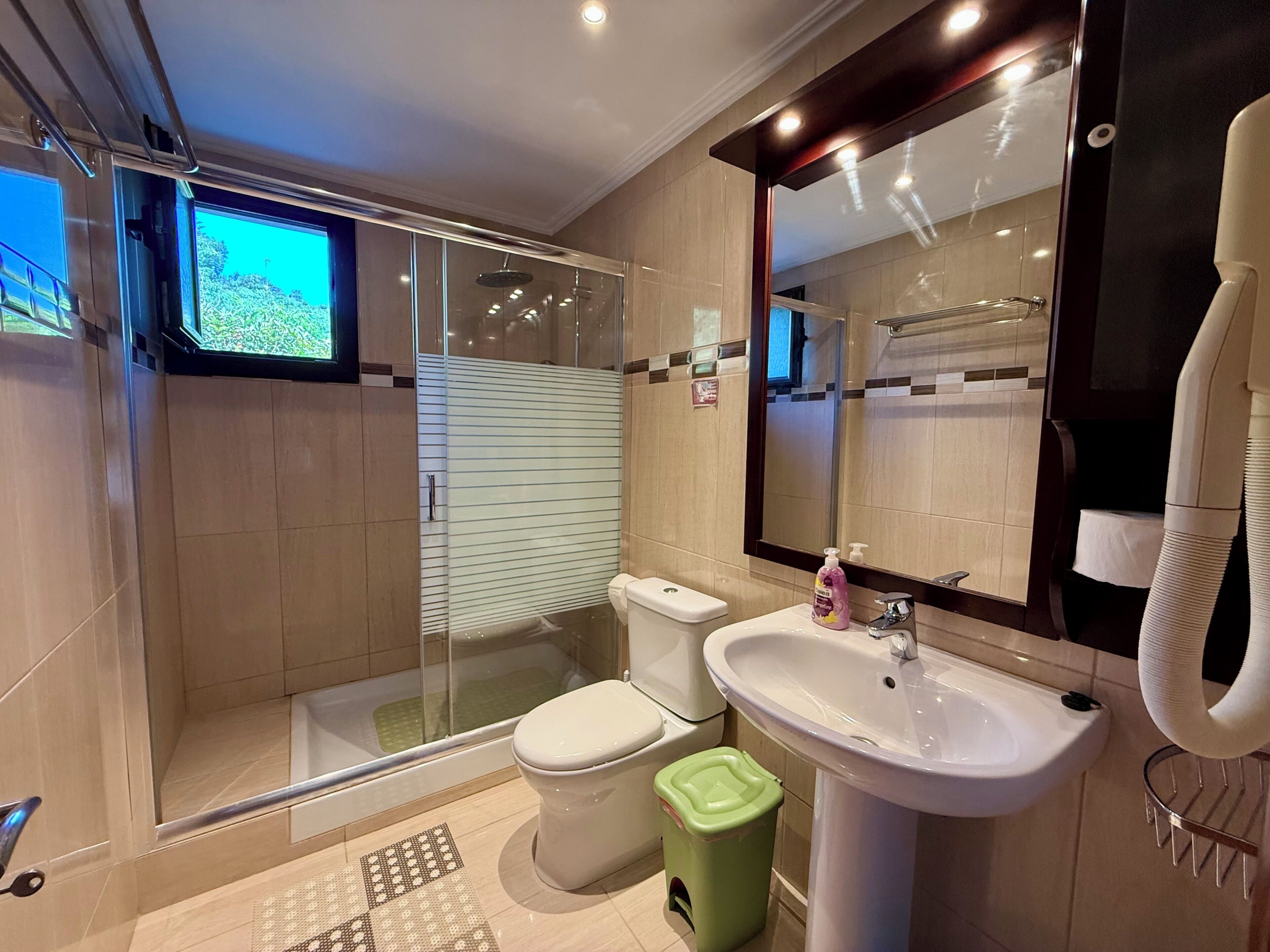 Deluxe-Stadtwohnung, Balkon, Bergblick | Badezimmer