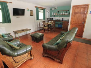 Cottage | Living area - Cabin No. 12 - Salt and Fern Cabins (Port Talbot)