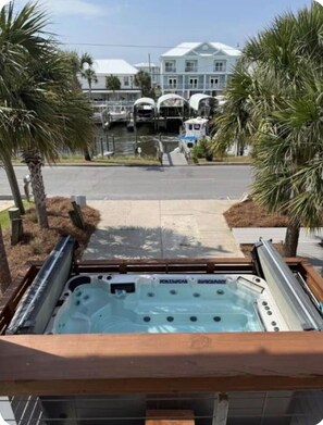Outdoor spa tub - Simply Adventurous Too - Close to Everything Fun! (Mexico Beach)