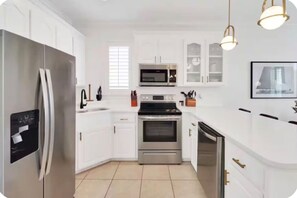 Private kitchen - Simply Adventurous Too - Close to Everything Fun! (Mexico Beach)