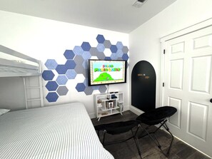 3 bedrooms, WiFi - Simply Adventurous - On the Canal & By the Beach! (Mexico Beach)