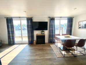 Dining - Simply Saugy - A Relaxing Saugatuck Getaway! (Saugatuck)