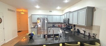 Azura Amphitheater Home — Sleeps 6