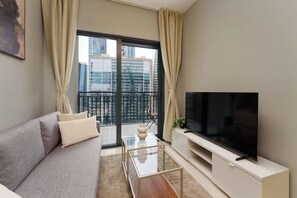 TV - Modern 1 Bedroom in Business Bay (Dubai)