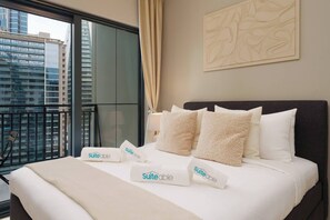Desk, iron/ironing board, travel cot, WiFi - Modern 1 Bedroom in Business Bay (Dubai)