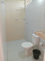 Sabonete, shampoo, papel higiênico 