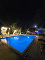 12 piscinas externas