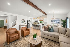 Smart-TV, Kamin, Tischfußball