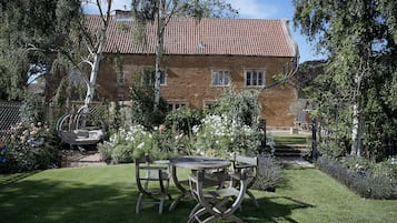 Exclusive House, Ensuite (Allington Manor ) | Garden