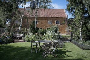 Exclusive House, Ensuite (Allington Manor ) | Garden