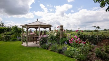 Exclusive House, Ensuite (Allington Manor ) | Garden