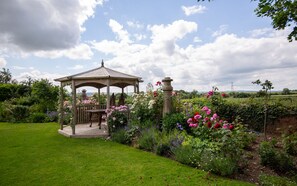 Exclusive House, Ensuite (Allington Manor ) | Garden