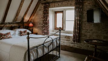 Double Room, Ensuite, Courtyard View (Footman's room)