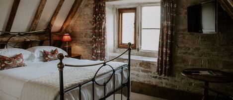 Double Room, Ensuite, Courtyard View (Footman's room)
