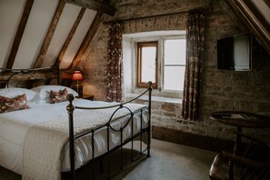Double Room, Ensuite, Courtyard View (Footman's room)